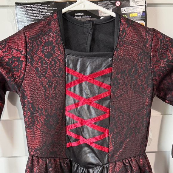 Kid’s Victorian Vampire Costume - Red and Black New - Picture 9 of 13